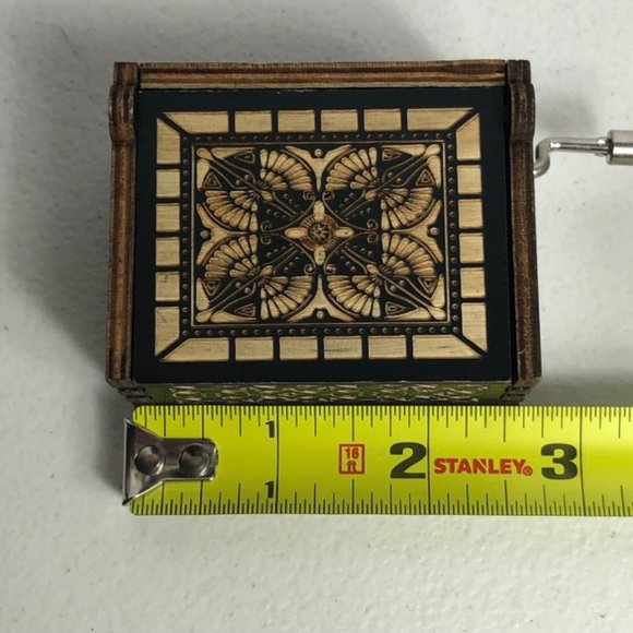 Nightmare Before Christmas Jack + Sally Fireworks Hand Crank Wooden Music Box - Picture 10 of 10